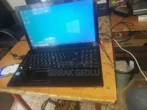 Laptop Toshiba Satellite C850 4GB Intel Core i3 HDD 500GB