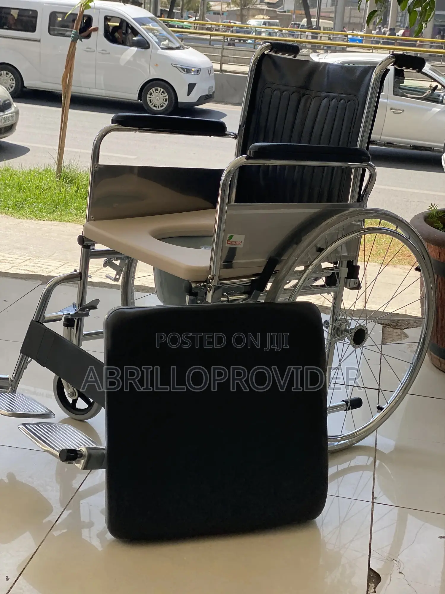 Wheelchair ተቀምጠዉ Wheelchair ተቀምጠዉ ሳይንገላቱ ሚፀዳዱበት ተቀሳቃሽ Wheelchai