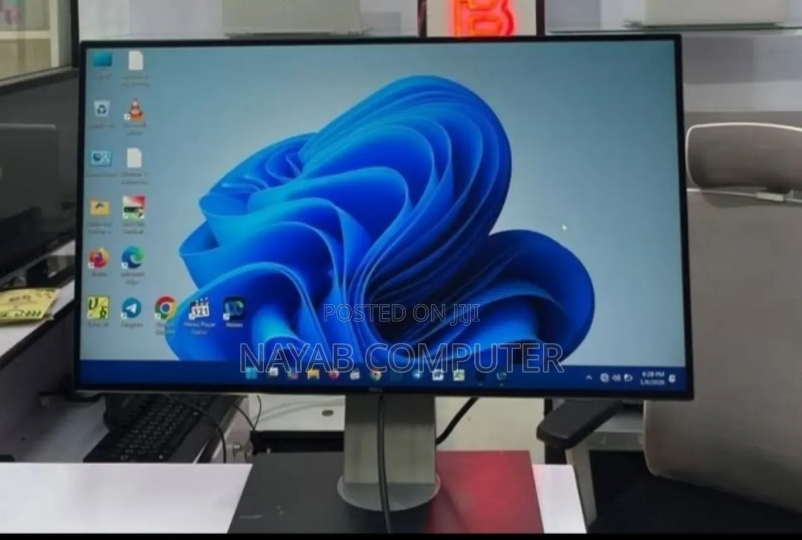 Dell 27 Inches