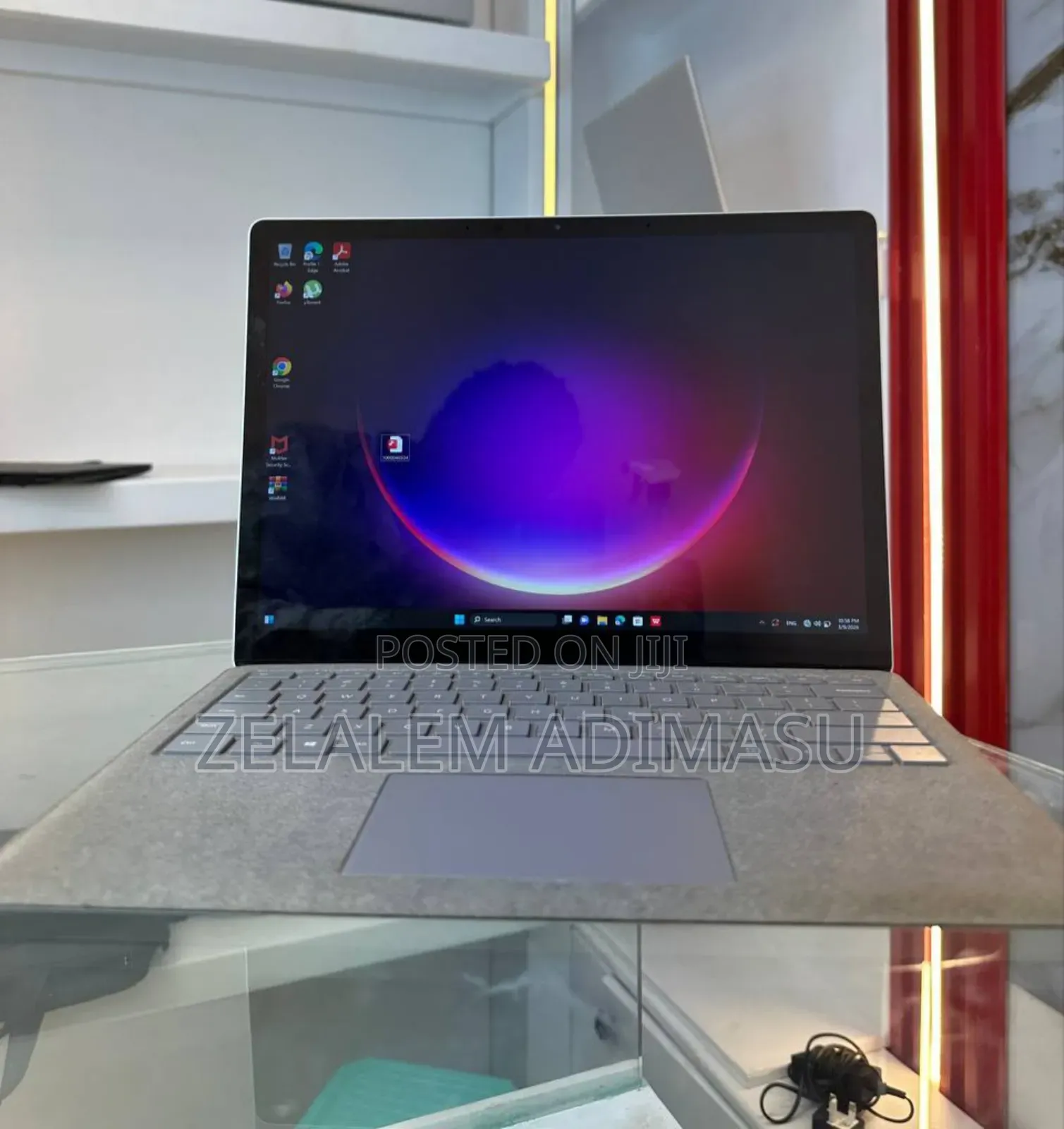New Laptop Microsoft Surface 8GB Intel Core i5 SSD 256GB