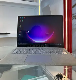 New Laptop Microsoft Surface 8GB Intel Core i5 SSD 256GB