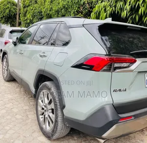 Toyota RAV4 2022 White