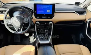 Toyota RAV4 2022 White