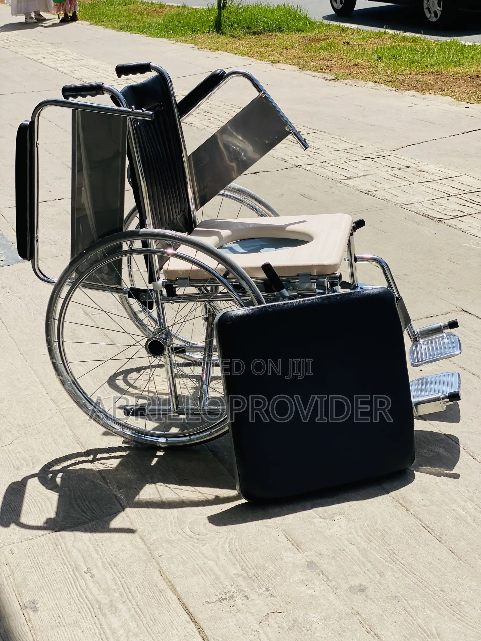 Commode Wheelchair With Bucket And Flat-free Rubber