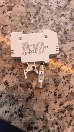 Solar Dc Fuse Holder With 20a Fuse – 1000v (Brand New)
