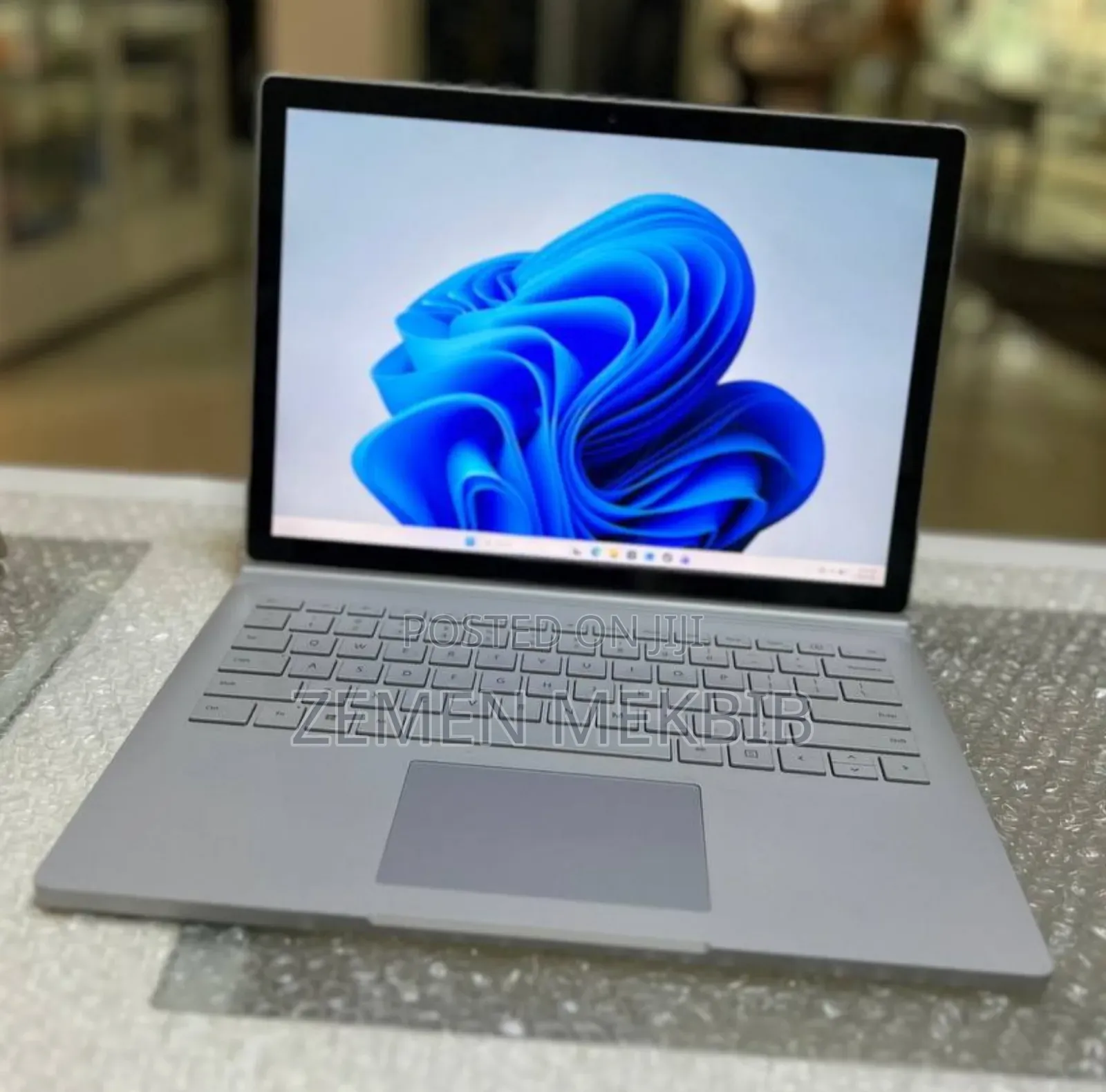New Laptop Microsoft Surface 16GB Intel Core i7 SSD 256GB