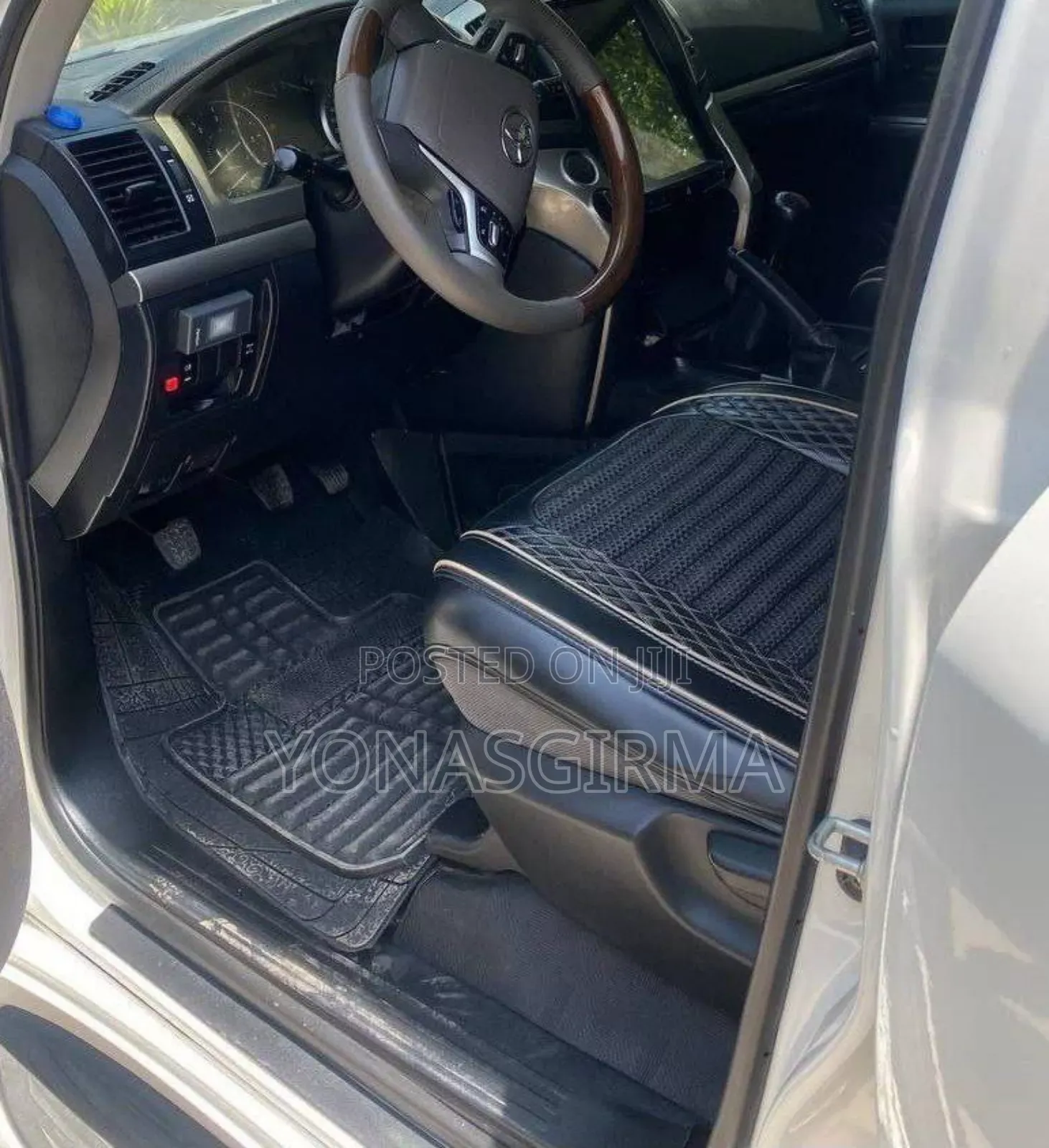 Toyota Land Cruiser 2012 White