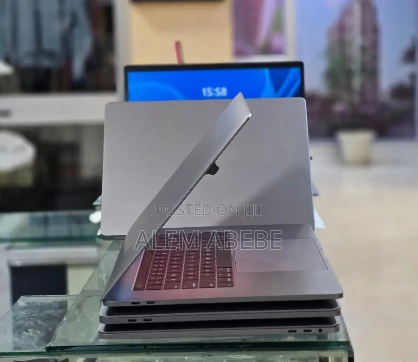 New Laptop Apple MacBook Pro 2017 16GB Intel Core i7 SSD 512GB