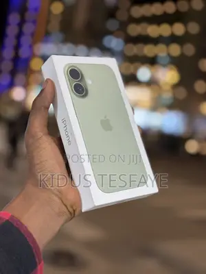 New Apple iPhone 17 256 GB Green