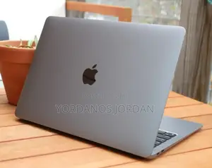New Laptop Apple MacBook Pro M1 8GB Apple M1 SSD 256GB