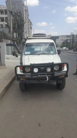 Toyota Land Cruiser 2006 White