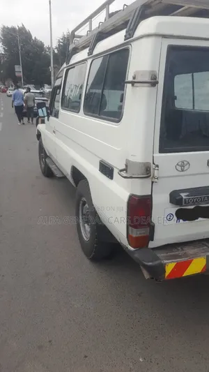 Toyota Land Cruiser 2006 White