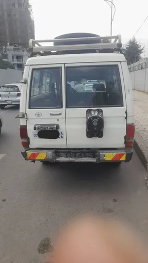 Toyota Land Cruiser 2006 White
