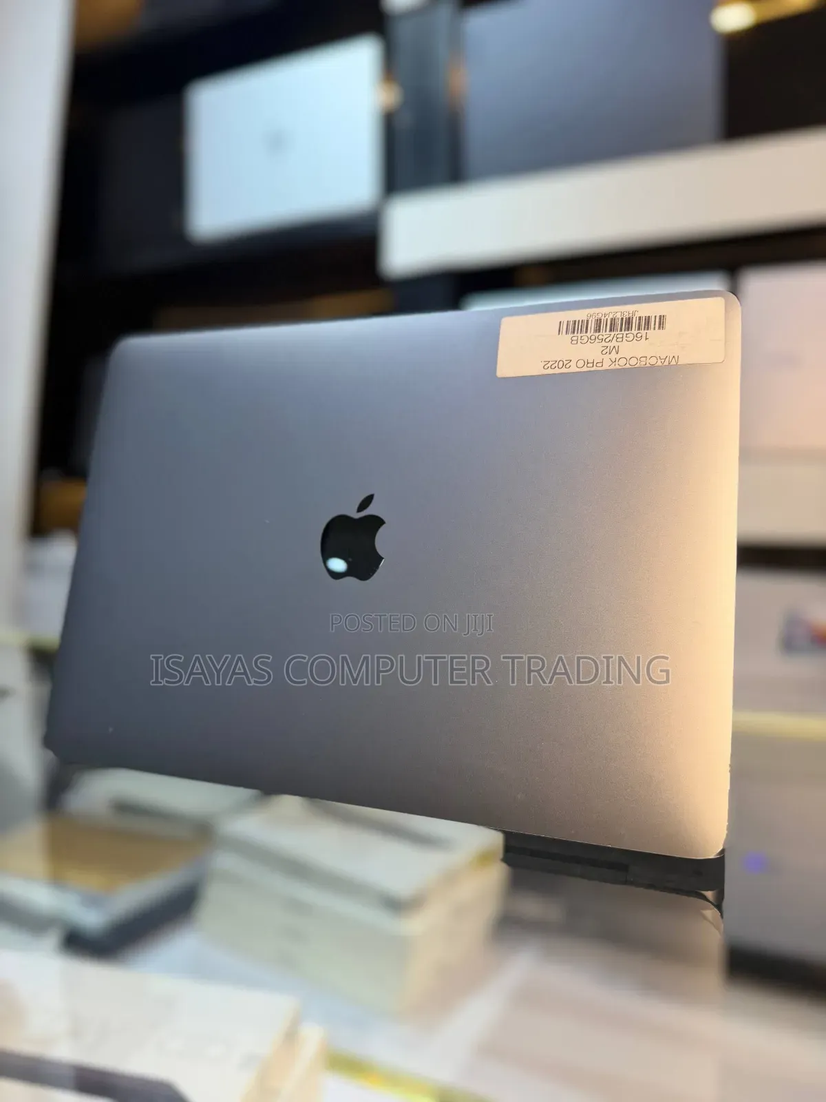 New Laptop Apple MacBook Pro 2022 M2 16GB Apple M2 SSD 256GB