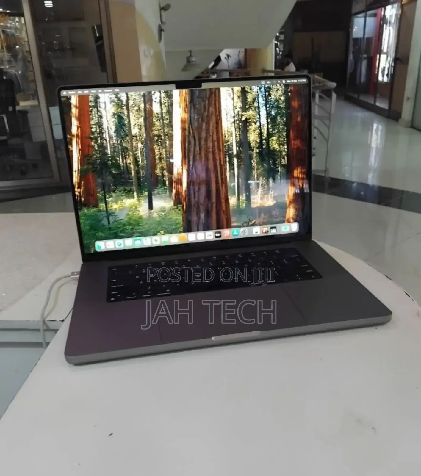 New Laptop Apple MacBook Pro M1 32GB Apple M1 Pro SSD 1T