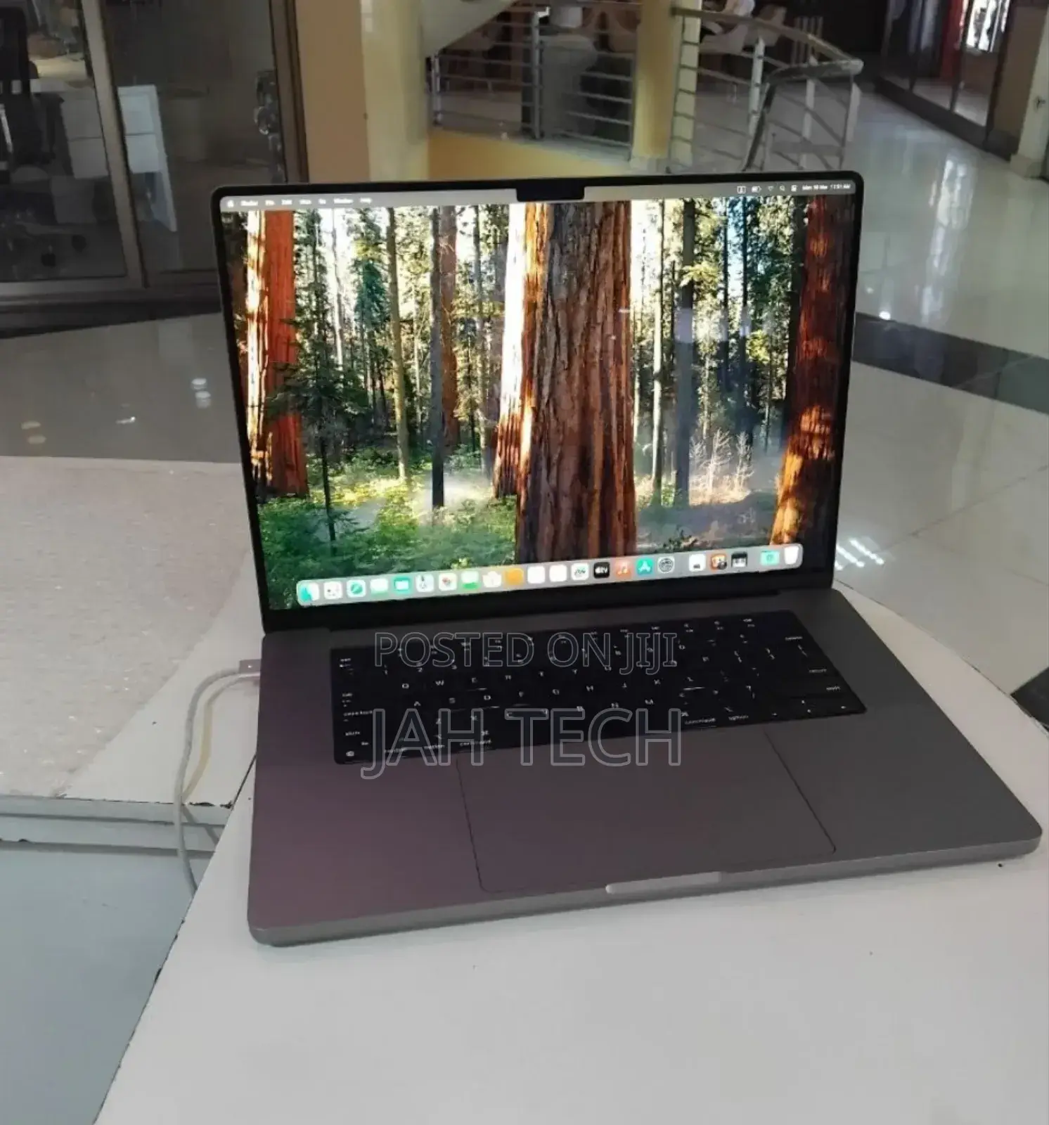 New Laptop Apple MacBook Pro M1 32GB Apple M1 Pro SSD 1T