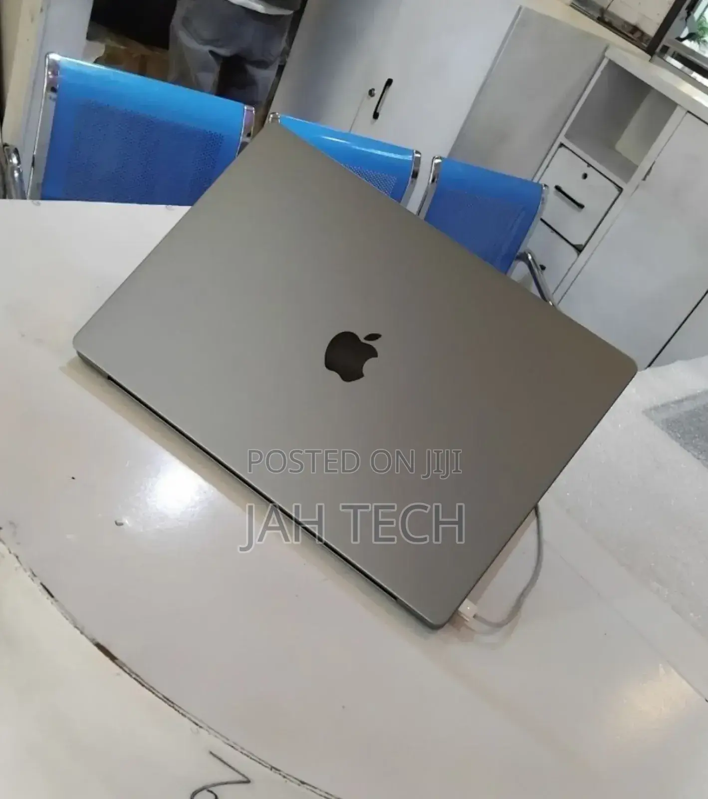 New Laptop Apple MacBook Pro M1 32GB Apple M1 Pro SSD 1T