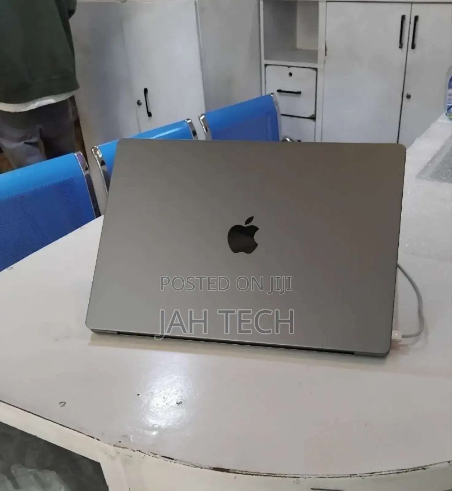 New Laptop Apple MacBook Pro M1 32GB Apple M1 Pro SSD 1T