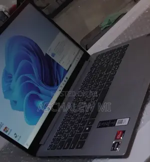 New Laptop Lenovo Ideapad 3 8GB AMD Ryzen 5 SSHD (Hybrid) 512GB