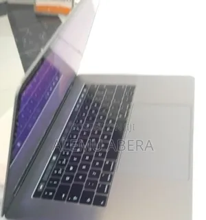 New Laptop Apple MacBook Pro 2017 16GB Intel Core i7 SSD 512GB