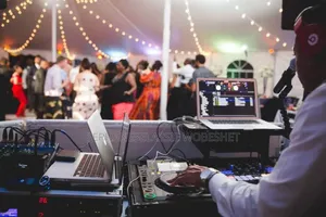 Dj ጄጄ ዲኮር እና ዲጄ ከ ብር ፖኬጅ ጀምሮ