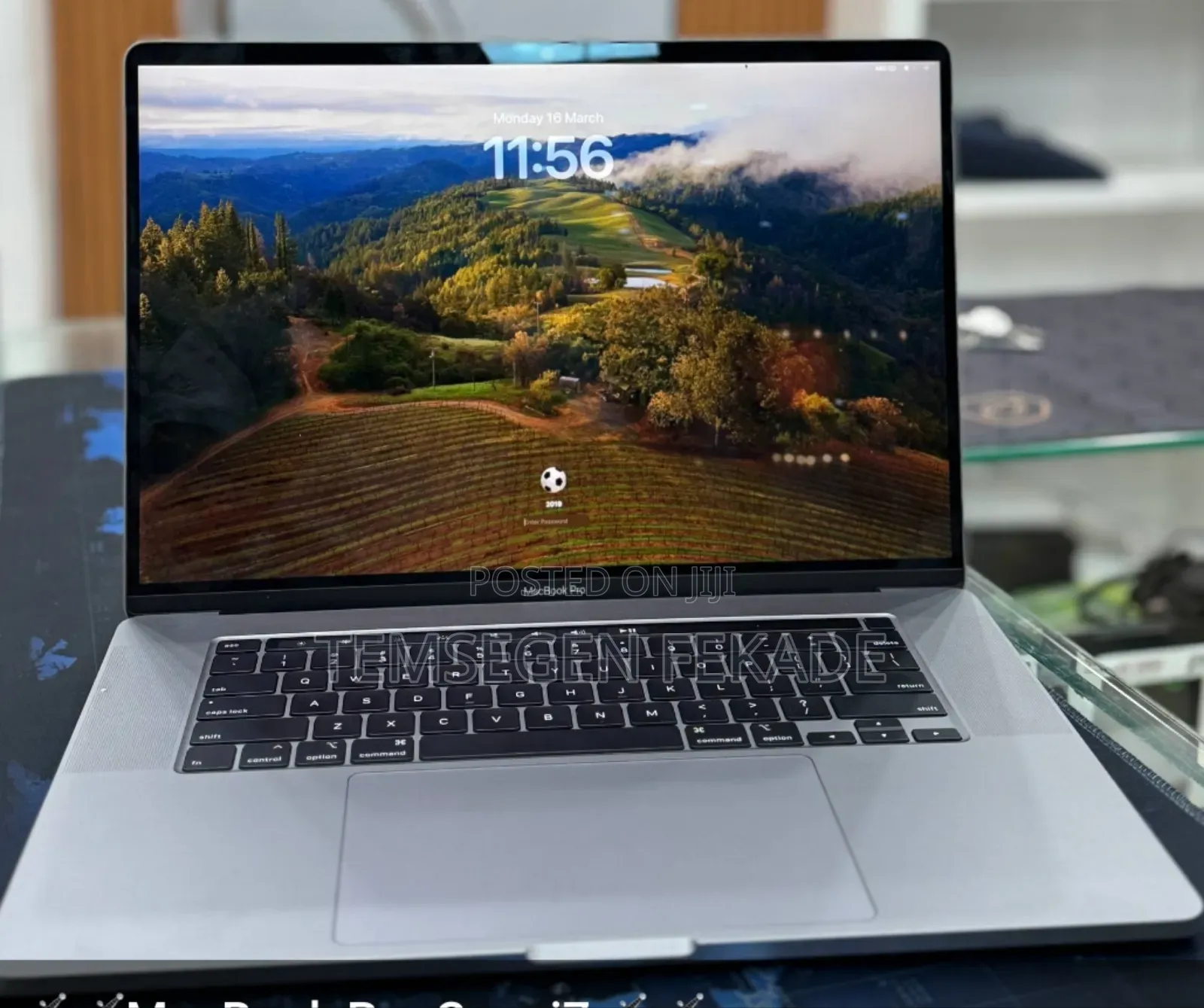 New Laptop Apple MacBook Pro 16GB Intel Core i7 SSD 512GB