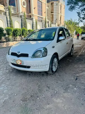 Toyota Vitz 2001 White