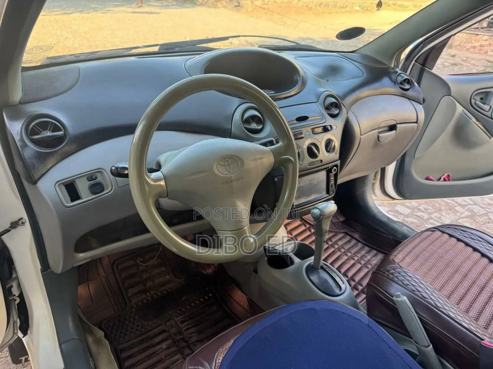 Toyota Vitz 2001 White
