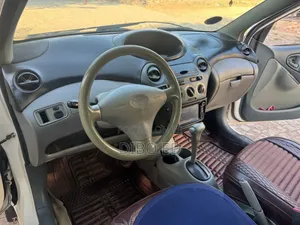 Toyota Vitz 2001 White