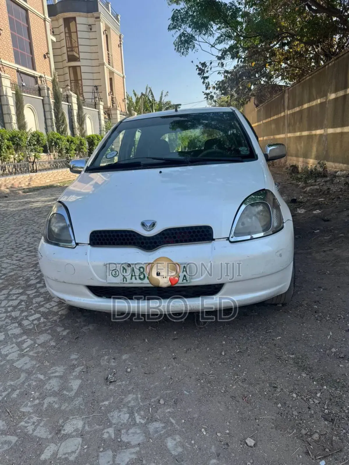 Toyota Vitz 2001 White