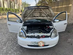 Toyota Vitz 2001 White