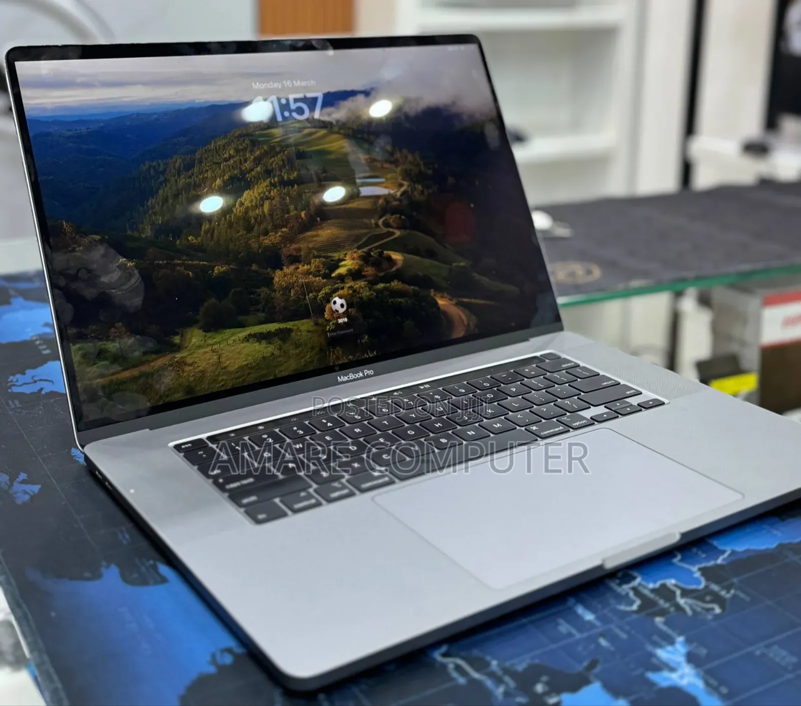 New Laptop Apple MacBook Pro 2019 16GB Intel Core i7 SSD 512GB