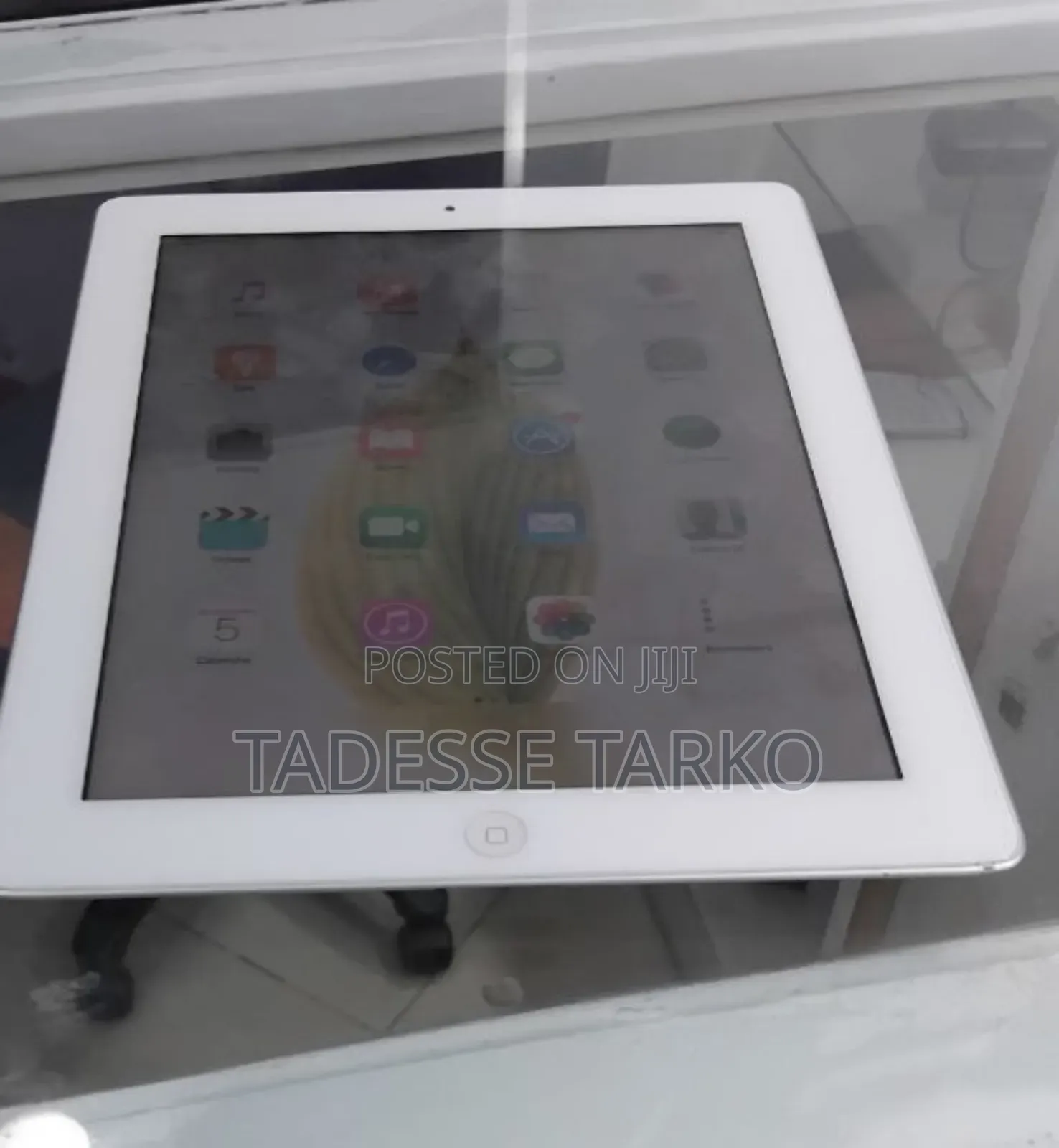 New Apple iPad 3 Wi-Fi + Cellular 32 GB Silver
