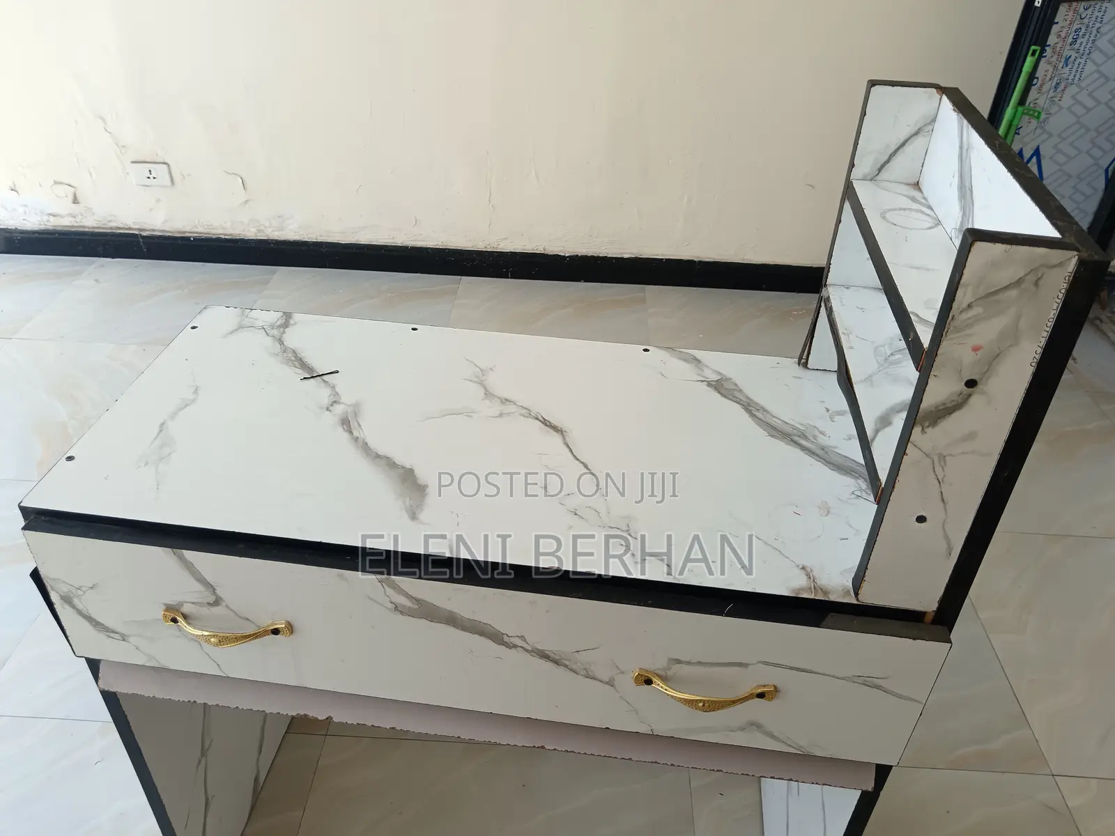 Nail Table