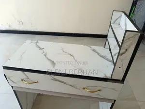 Nail Table