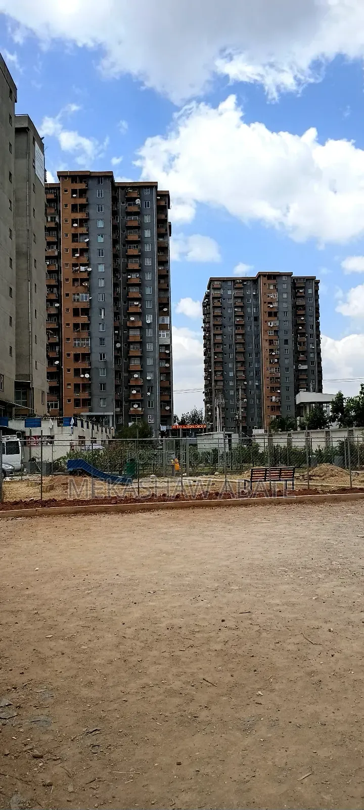 የሚሸጥ 40/60ሱቅ መገናኛ