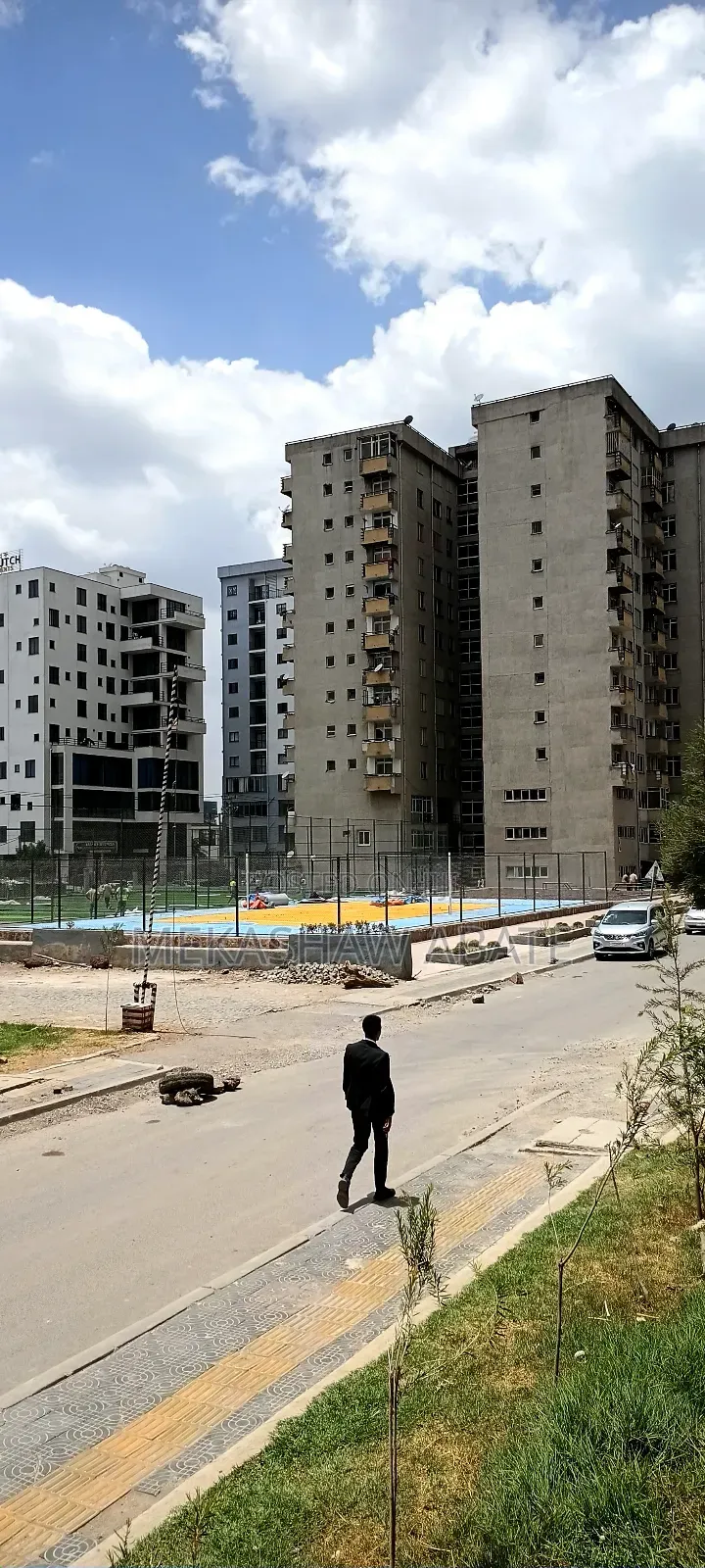 የሚሸጥ 40/60ሱቅ መገናኛ