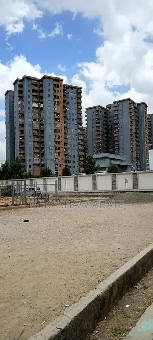 የሚሸጥ 40/60ሱቅ መገናኛ