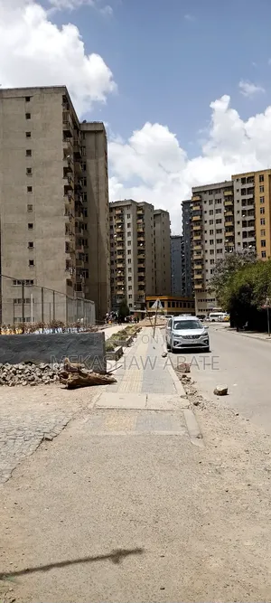 የሚሸጥ 40/60ሱቅ መገናኛ