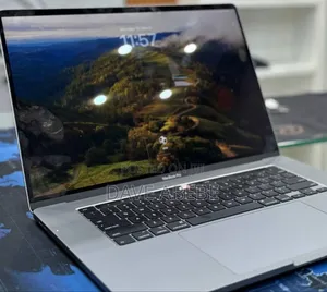 New Laptop Apple MacBook Pro 2019 16GB Intel Core i7 SSD 512GB