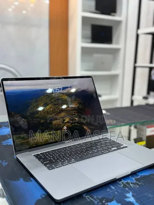 New Laptop Apple MacBook Pro 2019 16GB Intel Core i7 SSD 512GB