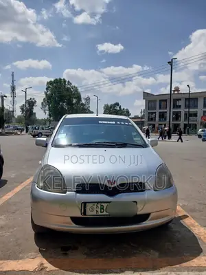 Toyota Vitz 2000 Silver