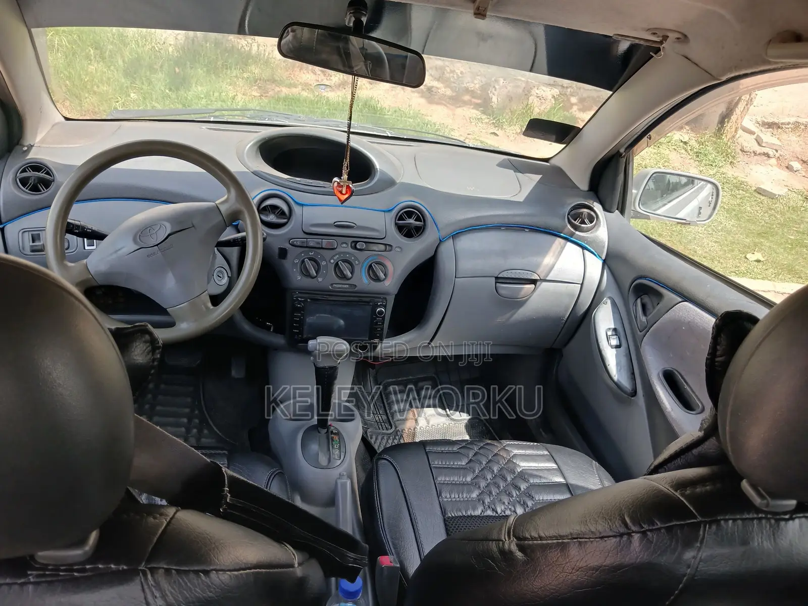 Toyota Vitz 2000 Silver