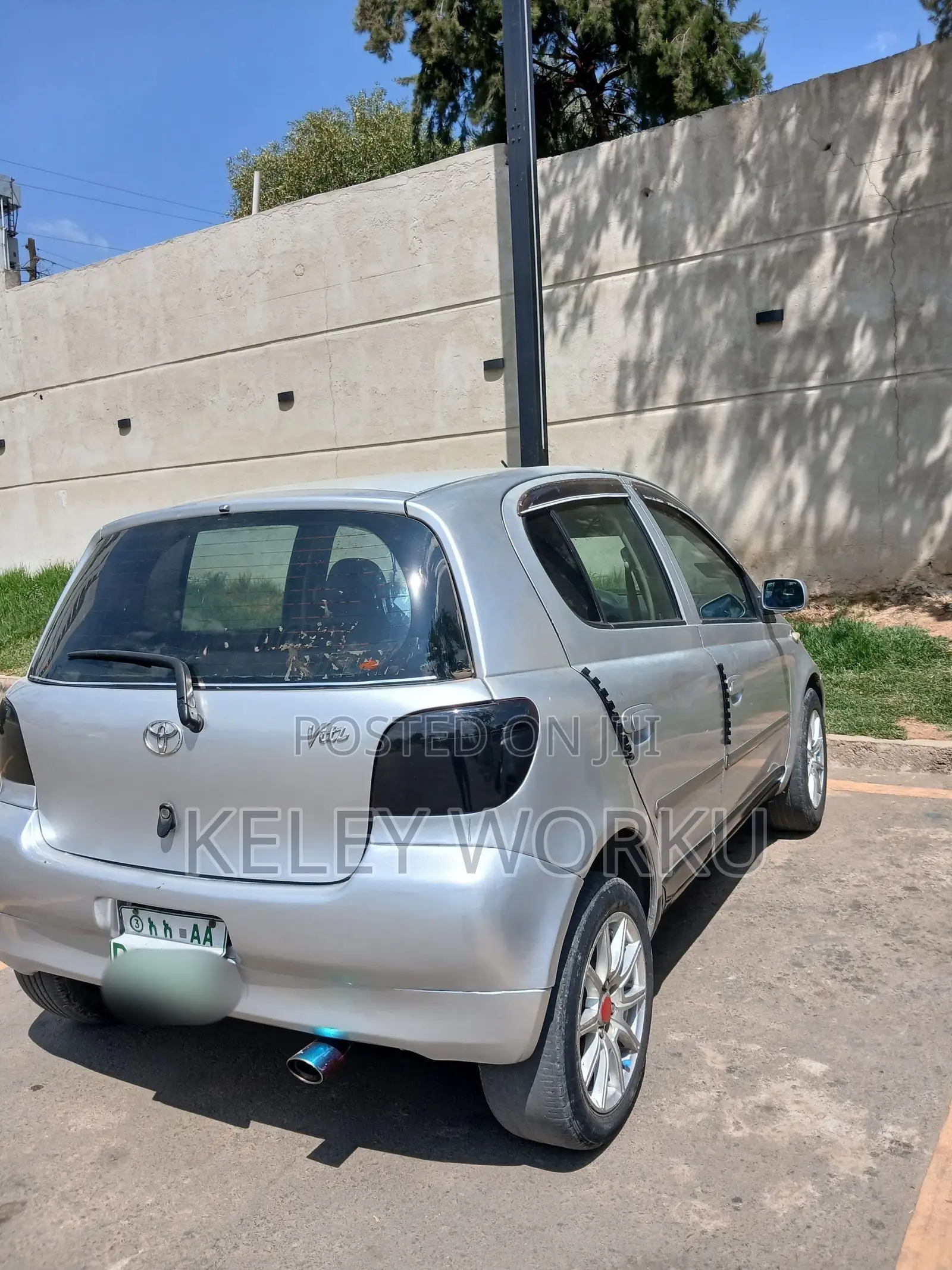 Toyota Vitz 2000 Silver