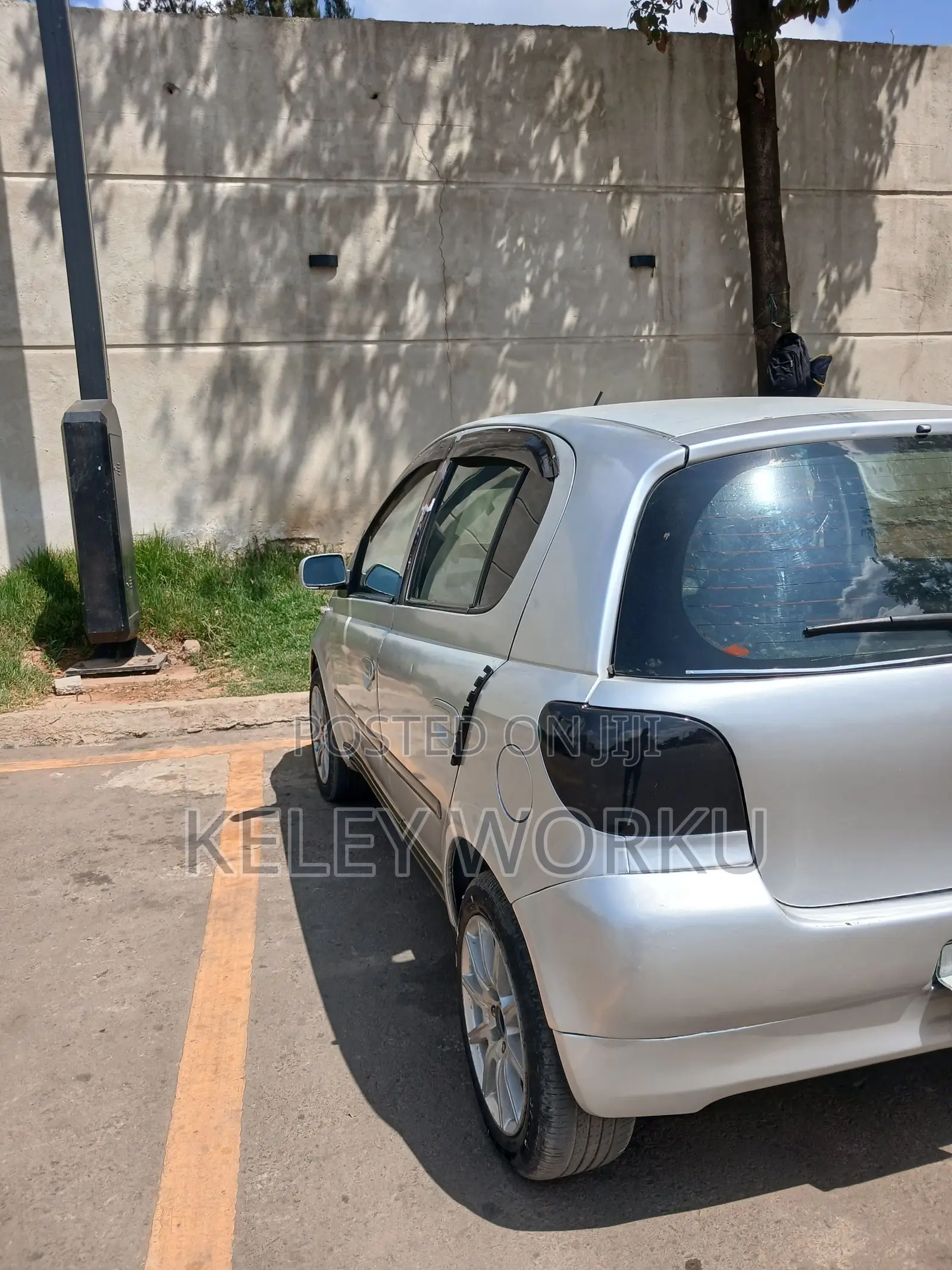 Toyota Vitz 2000 Silver