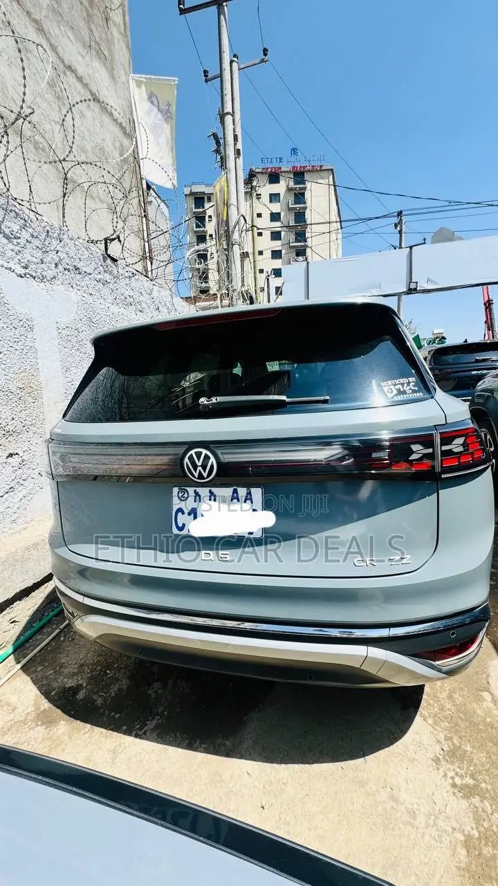 Volkswagen ID.6 2022 Gray