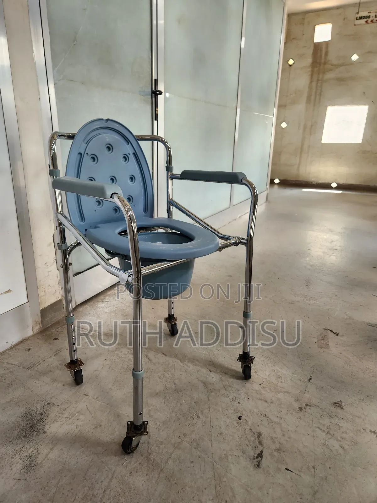 Height Adjustable Commode Chair With Wheel Toilet Chair Medical Popo
