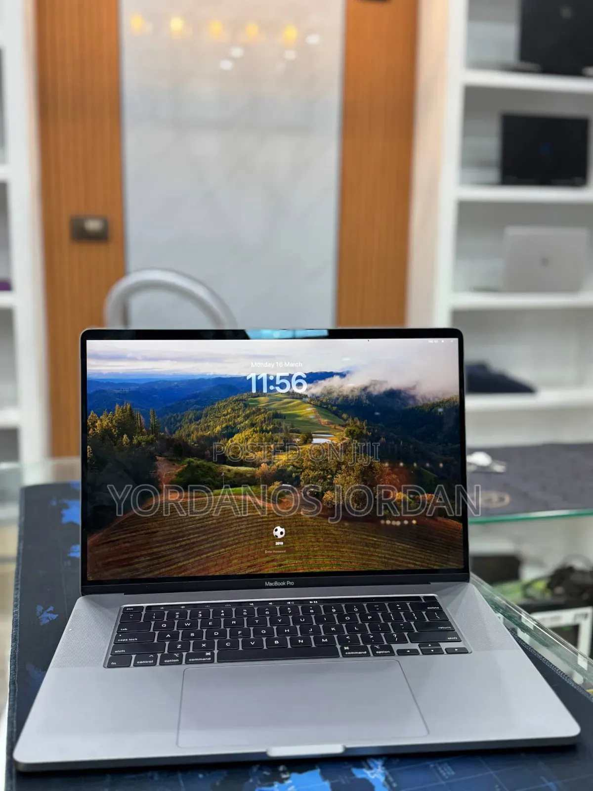 New Laptop Apple MacBook Pro 2019 16GB Intel Core i7 SSD 512GB