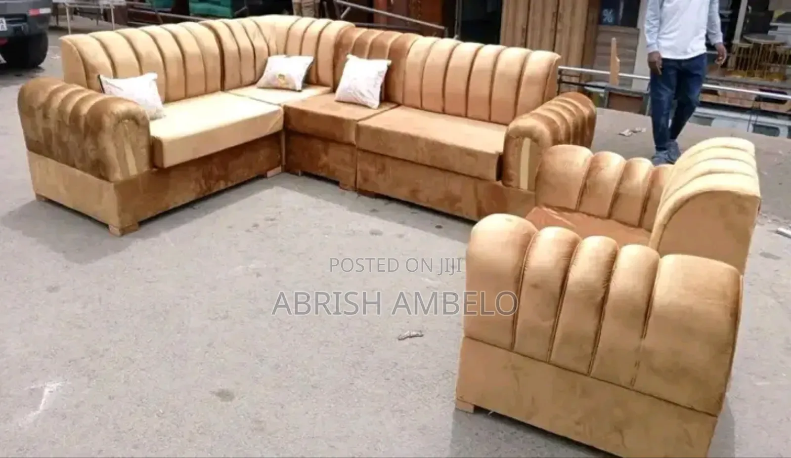 Sofa Color Bronze አድስ