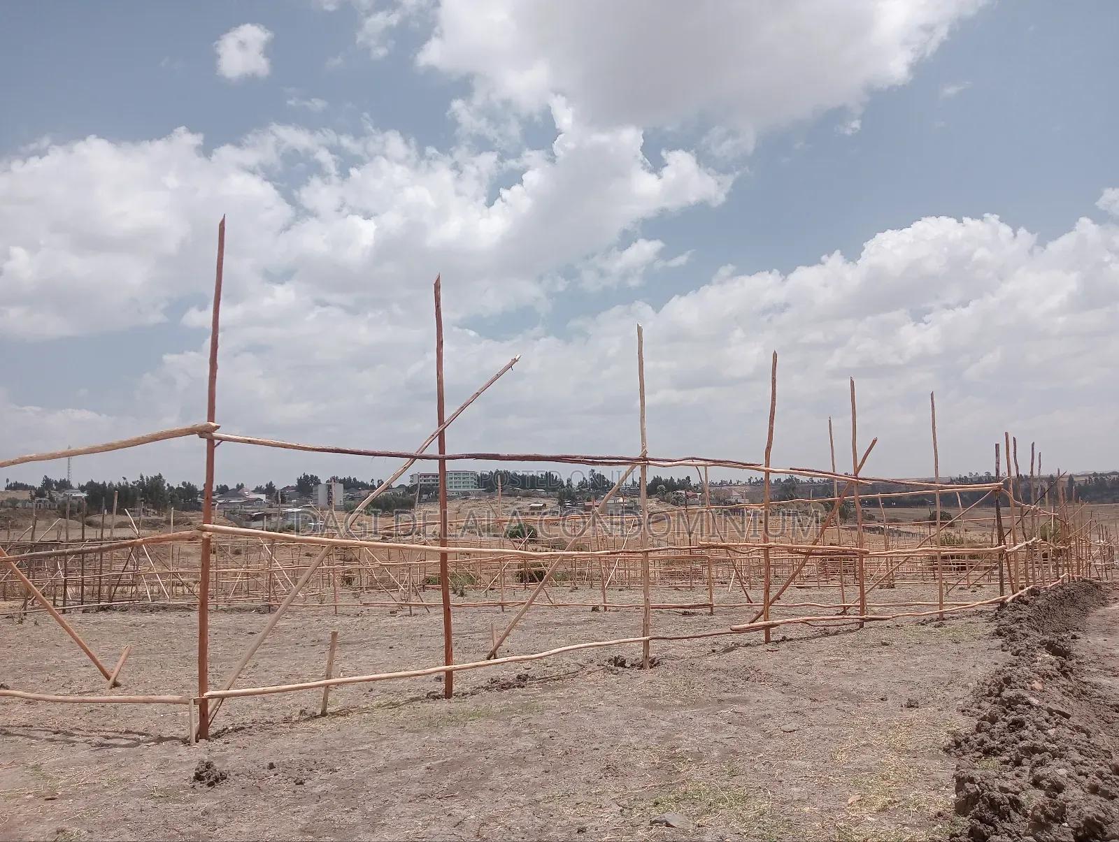 የሚሸጥ 75 ካሬ የኮሪደር ተነሺ(ልማት ተነሺ) መሬት